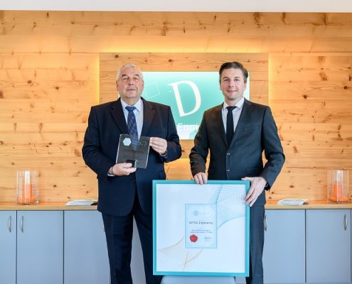 Florian und Gernod Dittel mit verliehenen Awards (cleanroom technology - reinraum technik)2019
