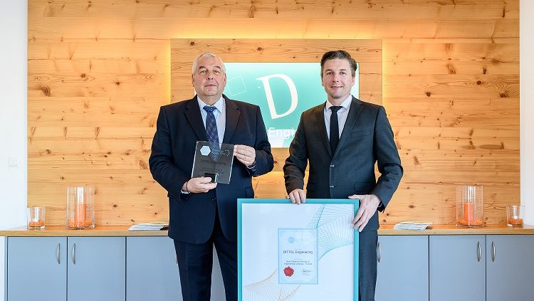 Florian und Gernod Dittel mit verliehenen Awards (cleanroom technology - reinraum technik)2019